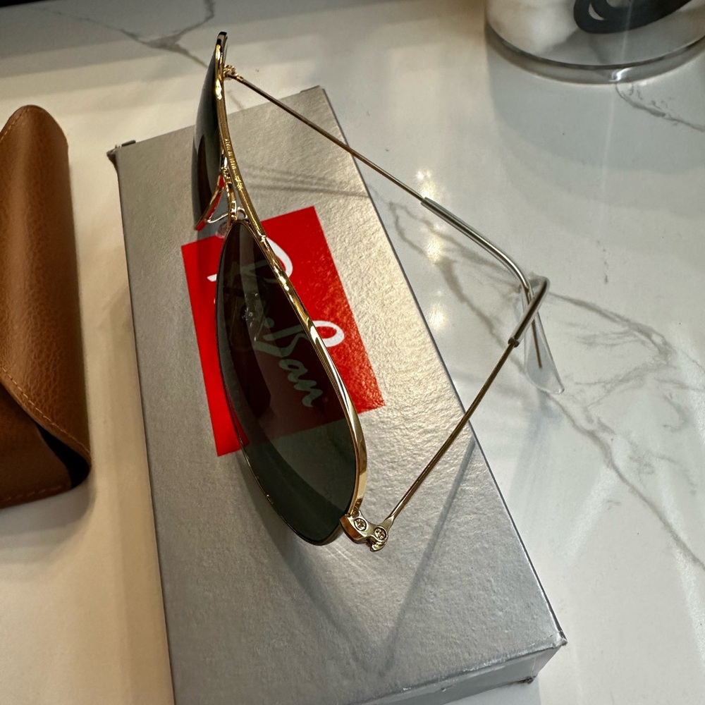 Ray-Ban Sunglasses - Picture 3 of 9